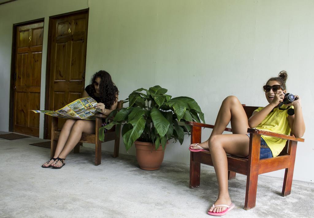 Manuel Antonio Hostel Resort エクステリア 写真